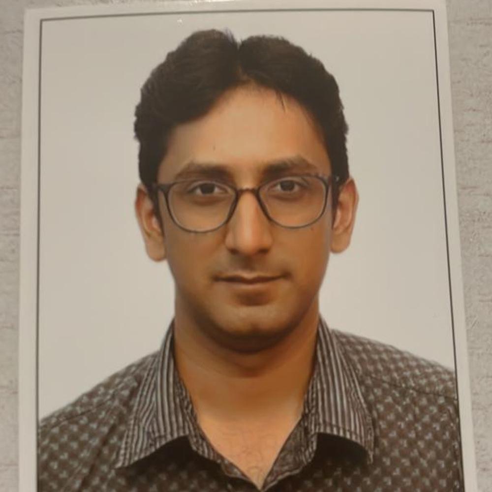 Dr. Lakshay Duggal